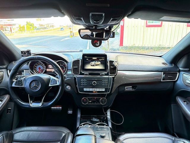 GLE63 AMG 全車原鈑件 全車包膜消光白 總代理 配備23P跟車 HK音響 三區恆溫 21吋AMG鋁圈 電子懸吊  第8張相片
