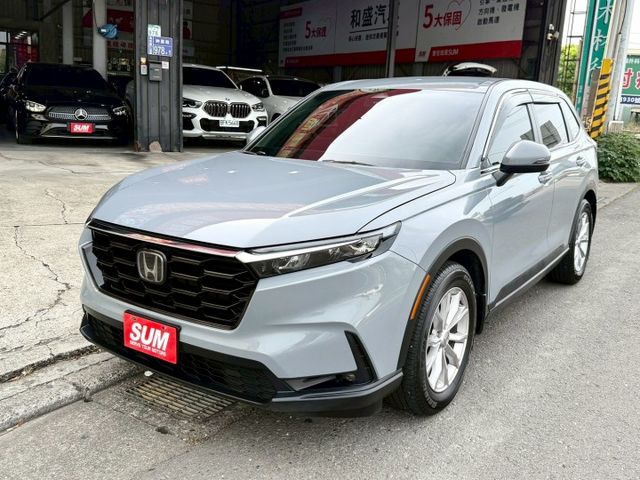 S版 原廠水泥灰 一手車超低里程~僅跑1萬7千公里!!ACC跟車 無線充電版 電尾門 換檔快撥 恆溫 CarPlay  第1張相片