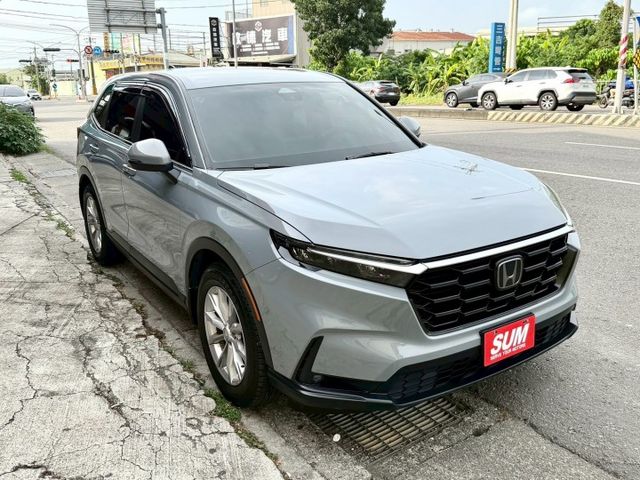 S版 原廠水泥灰 一手車超低里程~僅跑1萬7千公里!!ACC跟車 無線充電版 電尾門 換檔快撥 恆溫 CarPlay  第2張相片