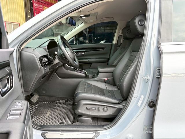 S版 原廠水泥灰 一手車超低里程~僅跑1萬7千公里!!ACC跟車 無線充電版 電尾門 換檔快撥 恆溫 CarPlay  第9張相片