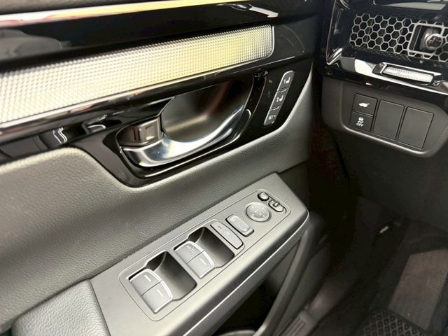 S版 原廠水泥灰 一手車超低里程~僅跑1萬7千公里!!ACC跟車 無線充電版 電尾門 換檔快撥 恆溫 CarPlay  第13張相片