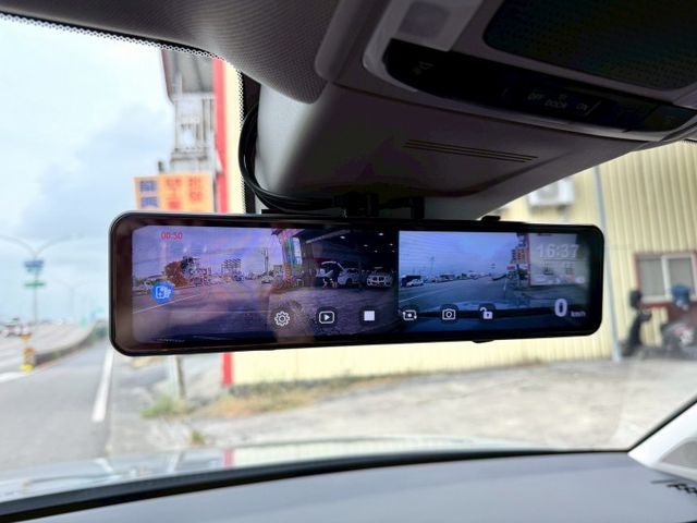 S版 原廠水泥灰 一手車超低里程~僅跑1萬7千公里!!ACC跟車 無線充電版 電尾門 換檔快撥 恆溫 CarPlay  第17張相片