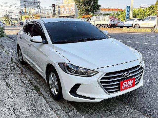 全車原鈑件 1.6汽油豪華版 德國馬牌輪胎 原廠影音螢幕 衛星導航 倒車顯影 記憶電動收折後照鏡 魚眼大燈 光感應頭燈  第2張相片