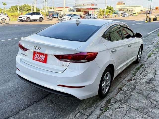 全車原鈑件 1.6汽油豪華版 德國馬牌輪胎 原廠影音螢幕 衛星導航 倒車顯影 記憶電動收折後照鏡 魚眼大燈 光感應頭燈  第3張相片