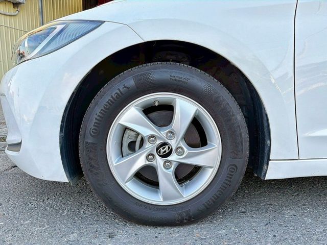 全車原鈑件 1.6汽油豪華版 德國馬牌輪胎 原廠影音螢幕 衛星導航 倒車顯影 記憶電動收折後照鏡 魚眼大燈 光感應頭燈  第5張相片