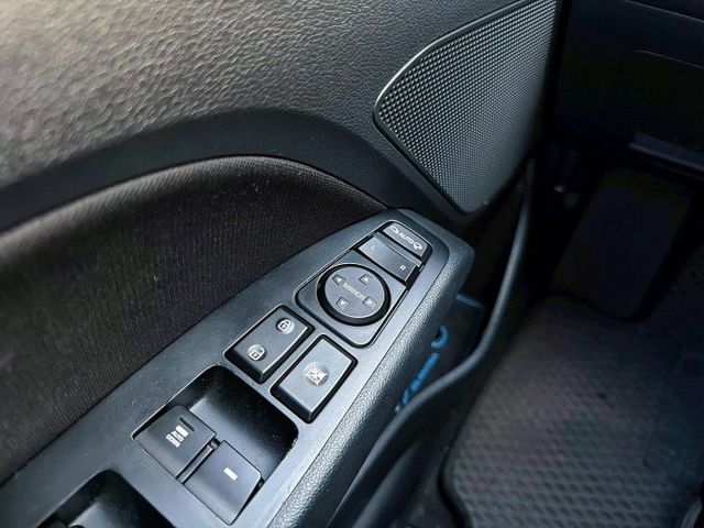 全車原鈑件 1.6汽油豪華版 德國馬牌輪胎 原廠影音螢幕 衛星導航 倒車顯影 記憶電動收折後照鏡 魚眼大燈 光感應頭燈  第10張相片