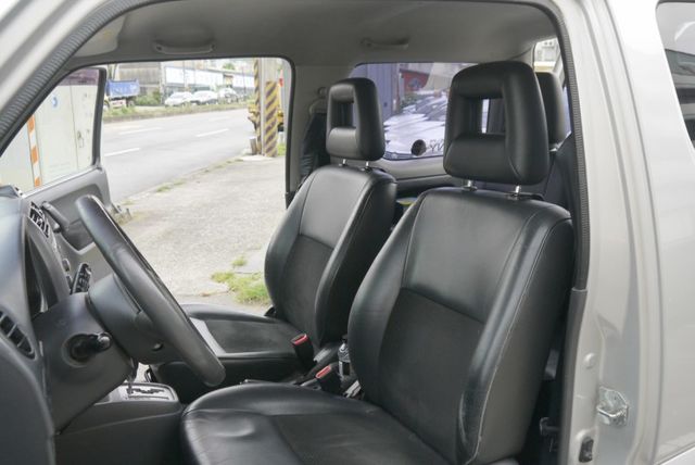 4WD 里程保證 車況極佳 皮椅 雙安 小悍馬 吉米 1.3  第6張相片