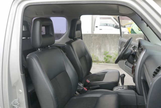 4WD 里程保證 車況極佳 皮椅 雙安 小悍馬 吉米 1.3  第9張相片