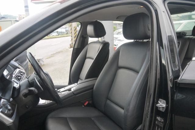 一手車 總代理 柴油 更省油 有力好開 BMW 520D  第6張相片