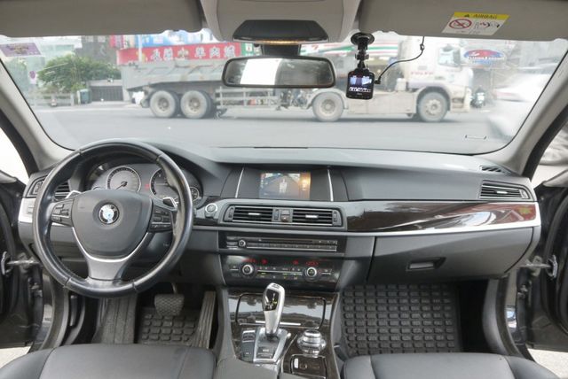 一手車 總代理 柴油 更省油 有力好開 BMW 520D  第10張相片