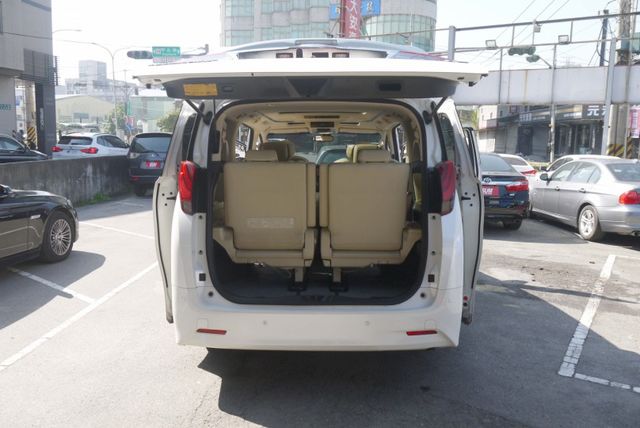 認證車 一手僅跑8萬  頭等艙第二排座椅 左右雙電滑門 TOYOTA ALPHARD 阿發  第9張相片