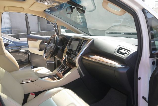 認證車 一手僅跑8萬  頭等艙第二排座椅 左右雙電滑門 TOYOTA ALPHARD 阿發  第11張相片