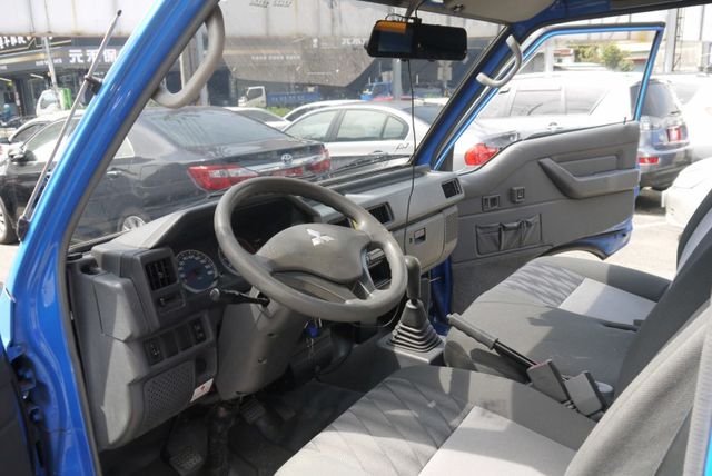 認證車 僅跑10萬 原廠保養 伸縮帆布 一手車 車況極佳 2019年 得利卡2.4  第6張相片