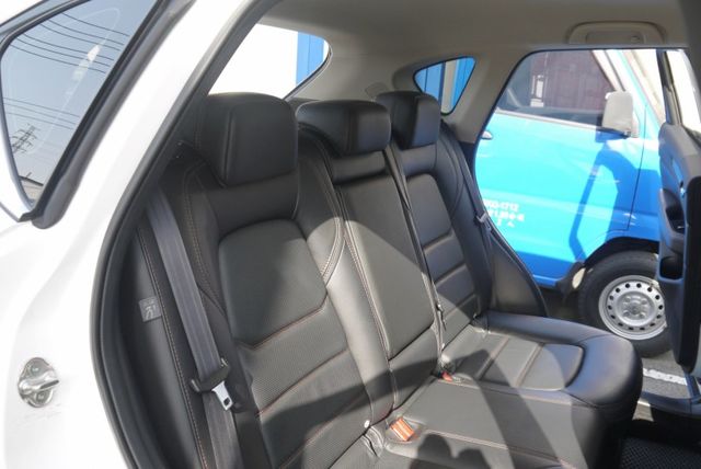 認證車 僅跑3萬 原廠保養 新車價116.9萬 旗艦版 雙前座通風椅 BOSE音響 CX5  第10張相片