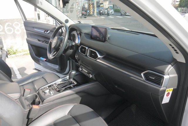 認證車 僅跑3萬 原廠保養 新車價116.9萬 旗艦版 雙前座通風椅 BOSE音響 CX5  第11張相片