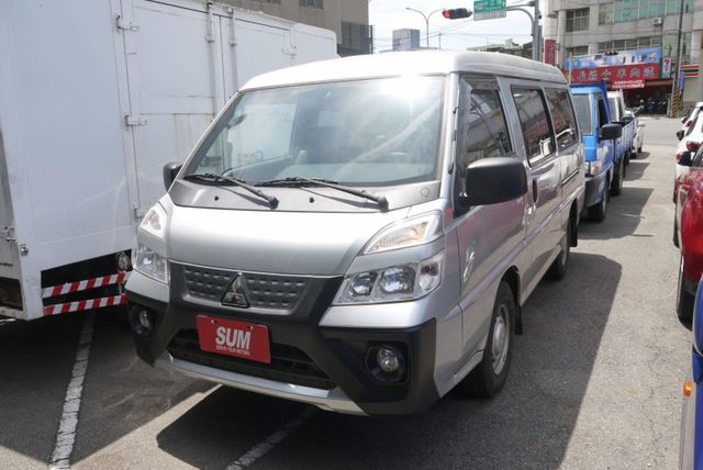 認證車 僅跑2萬 里程保證 一手車 八人座 可改貨車牌 NEW DELICA 2.4  第2張相片