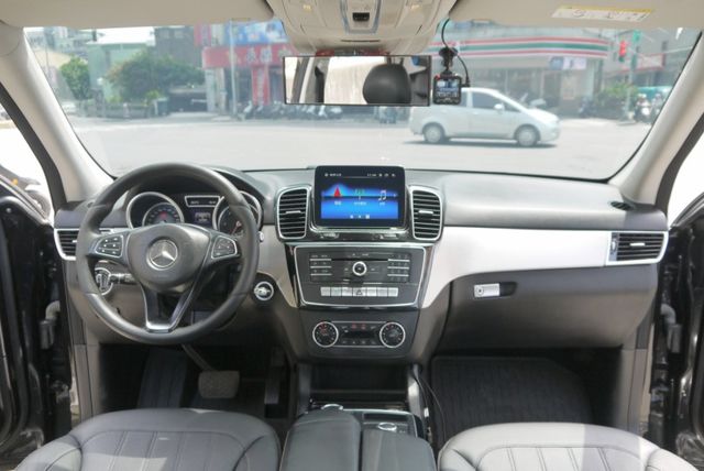 認證車 省油 大馬力 360度環景 安卓影音 電動尾門 舒適大空間 GLE 350d  第11張相片