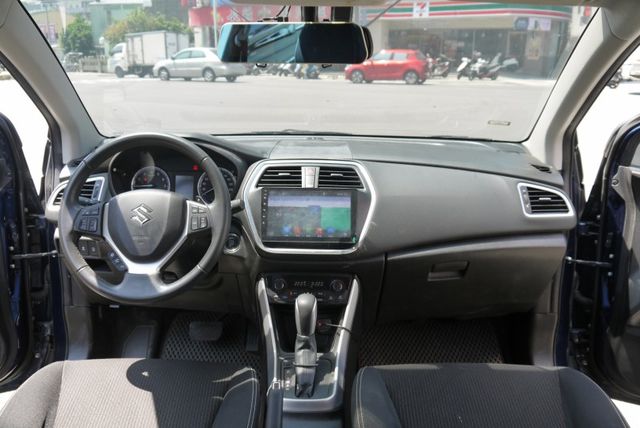 僅跑3萬 原廠保養 車況極佳 省油好開 7具氣囊 換檔撥片 SX4 1.4渦輪  第13張相片