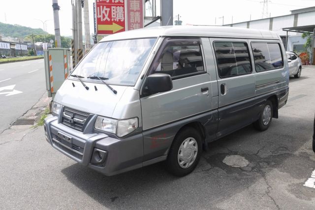 認證車 僅跑3萬 里程保證 一手車 八人座 車況極佳 保證滿意 得利卡廂車 2.4  第2張相片