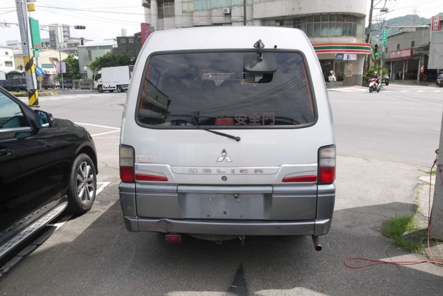 認證車 僅跑3萬 里程保證 一手車 八人座 車況極佳 保證滿意 得利卡廂車 2.4  第6張相片
