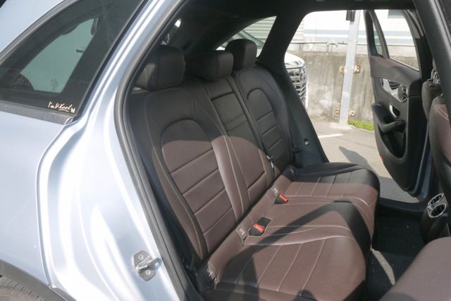 認證車 運動版 全景天窗 23P AMG套件 360度環景 盲點 摸門 總代理 GLC250  第10張相片
