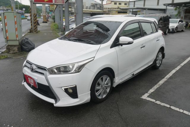 認證車 IKEY免鑰匙 恆溫 空力套件 觸控影音 一手車 豪華版 YARIS 1.5  第2張相片