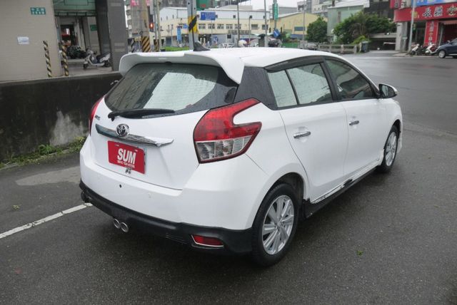 認證車 IKEY免鑰匙 恆溫 空力套件 觸控影音 一手車 豪華版 YARIS 1.5  第4張相片