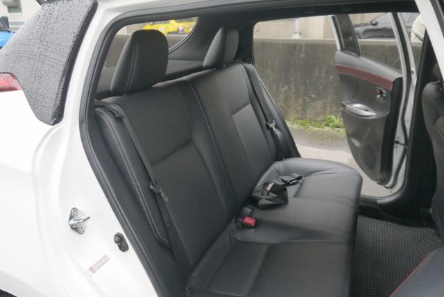 認證車 IKEY免鑰匙 恆溫 空力套件 觸控影音 一手車 豪華版 YARIS 1.5  第10張相片