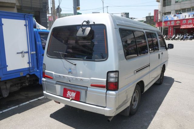 一手車 僅跑15萬 八人座 可改貨車牌 得利卡 廂車 2.4  第4張相片