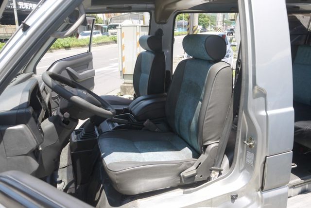 一手車 僅跑15萬 八人座 可改貨車牌 得利卡 廂車 2.4  第5張相片