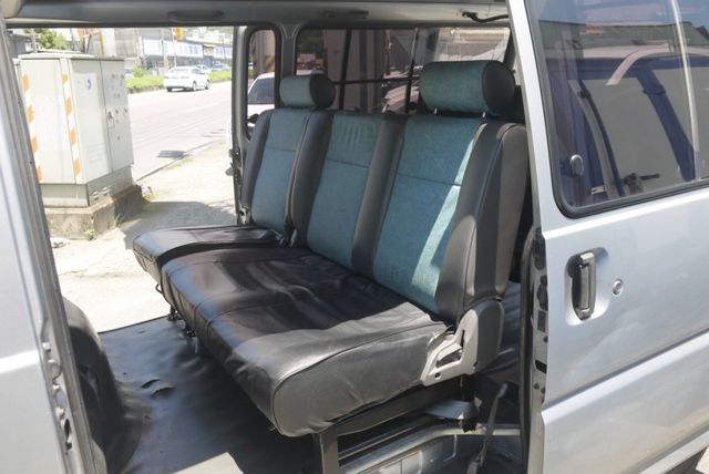 一手車 僅跑15萬 八人座 可改貨車牌 得利卡 廂車 2.4  第6張相片