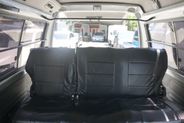 一手車 僅跑15萬 八人座 可改貨車牌 得利卡 廂車 2.4  第7張相片