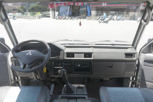 一手車 僅跑15萬 八人座 可改貨車牌 得利卡 廂車 2.4  第11張相片