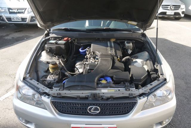車主用心照顧 車庫車 內外漂亮 現場賞車 保證滿意 LEXUS IS200  第3張相片