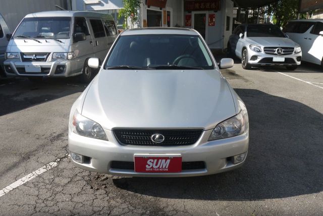 車主用心照顧 車庫車 內外漂亮 現場賞車 保證滿意 LEXUS IS200  第6張相片