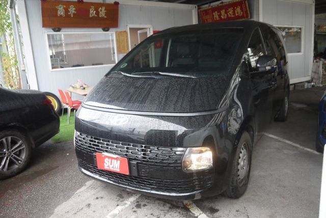 九人座 頂級版 僅跑5千 免鑰匙 左右雙電動滑門 有兩台可供選擇 Staria  第1張相片