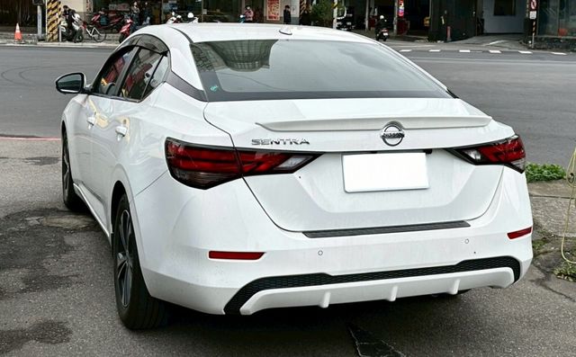 正2022年NISSAN SUPER SENTRA 極低里程僅跑2.8萬  第4張相片