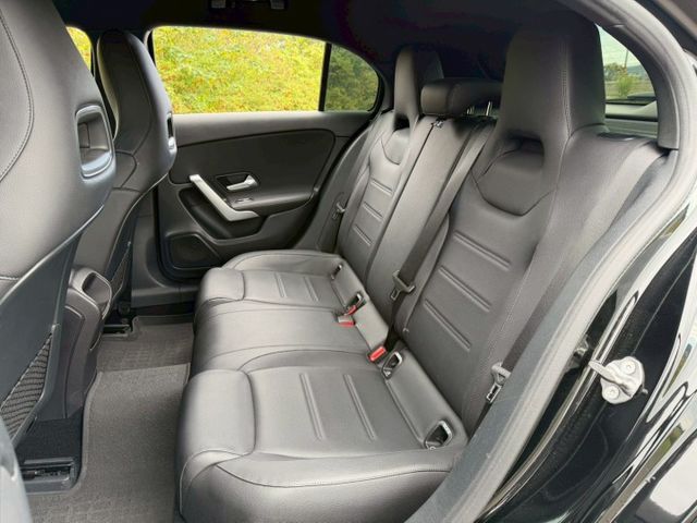 2018 BENZ A200 跑少優質認證車  第8張相片