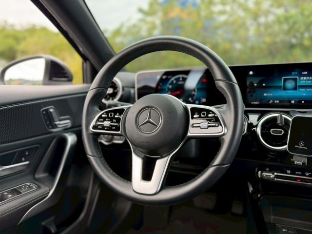 2018 BENZ A200 跑少優質認證車  第13張相片