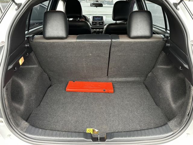 正2017 TOYOTA YARIS 大鴨 低里程僅跑8萬 認證車~  第7張相片