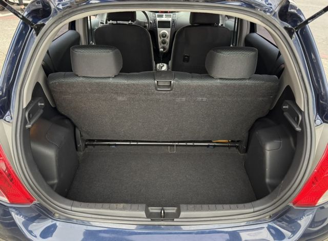2011 Toyota  Yaris 小鴨 跑少低里程 僅跑11萬 認證車  第8張相片