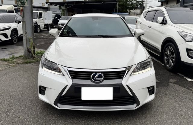 2014 LEXUS CT200h 小改款 優質代步車  第2張相片
