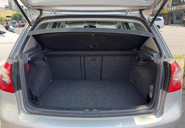 2009 VW GOLF 五代 1.6L 汽油 低里程代步車 僅跑7萬公里  第7張相片