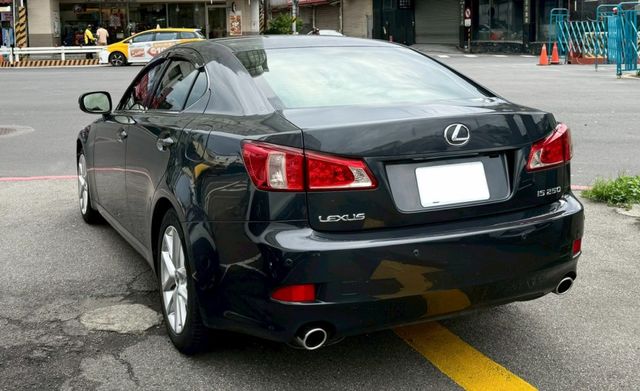 2011 LEXUS IS250 極低里程 僅跑11萬公里~  第4張相片