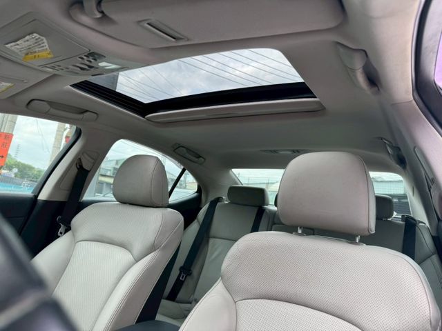 2011 LEXUS IS250 極低里程 僅跑11萬公里~  第6張相片