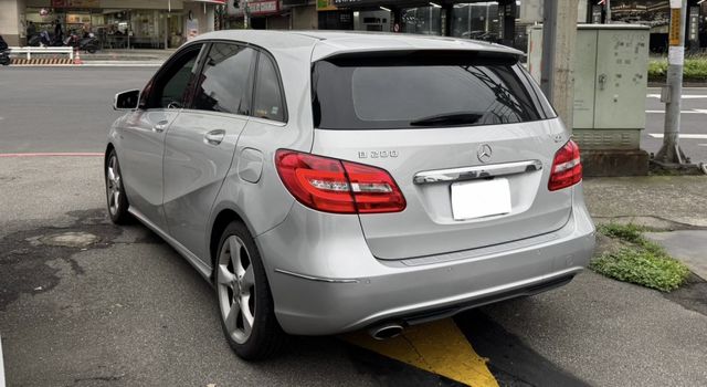 2012 BENZ B200 CDI 省油省稅大空間 優質車況  第4張相片
