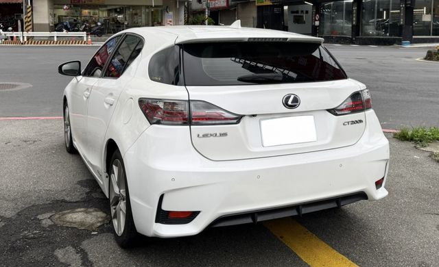 2014 LEXUS CT200h 小改款 優質代步車  第3張相片