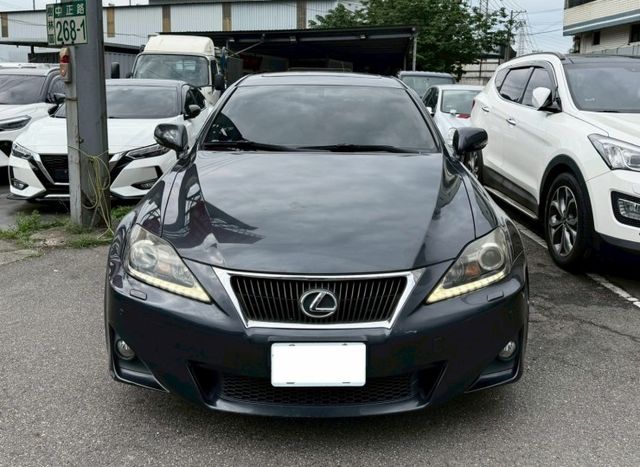 2011 LEXUS IS250 極低里程 僅跑11萬公里~  第2張相片