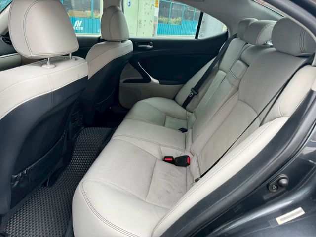 2011 LEXUS IS250 極低里程 僅跑11萬公里~  第7張相片
