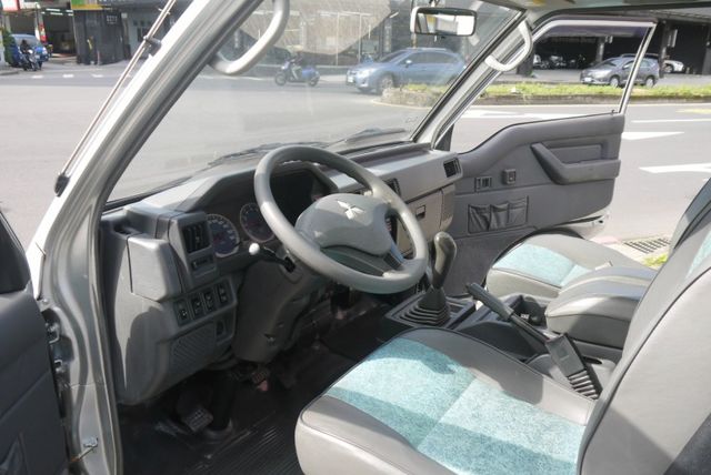 一手認證車 里程保證 8人座 可改貨車牌 得利卡廂車 2.4  第5張相片